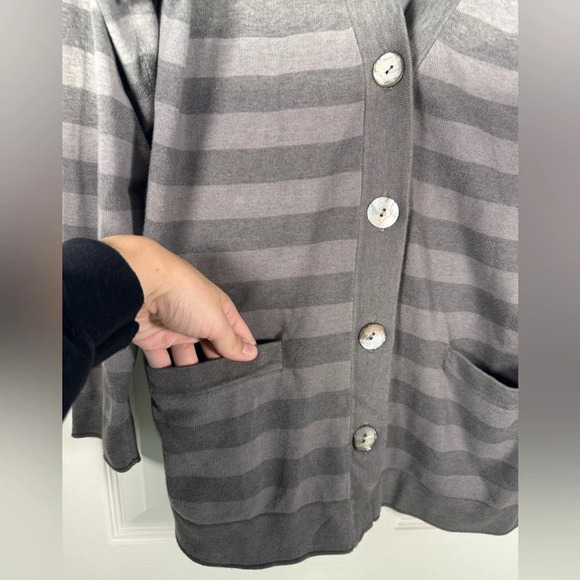 J. Jill Ombré Gray Striped Button V-Neck Cardigan Women’s Oversized Size Small - Picture 3 of 7